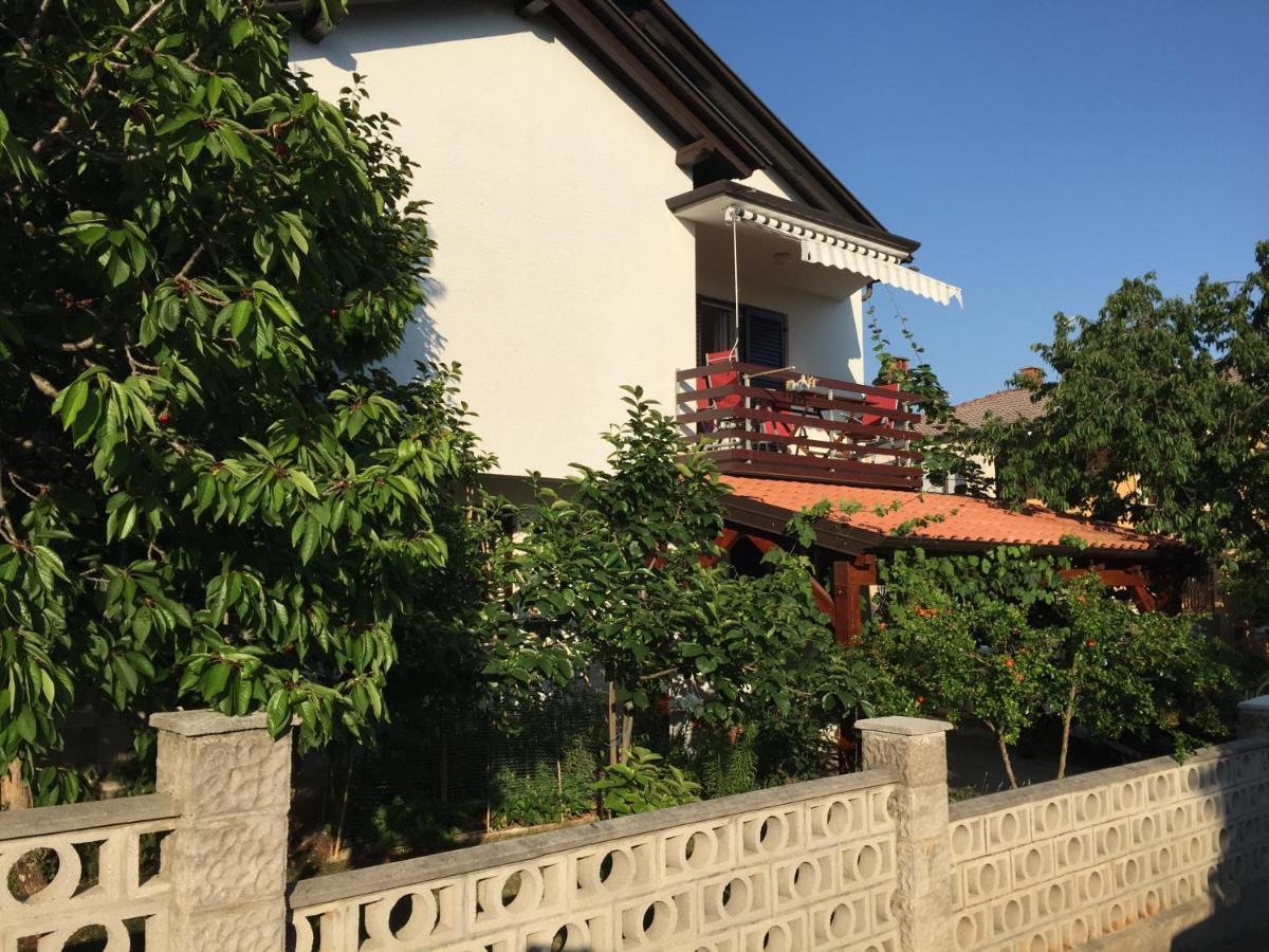 Iva Apartments Новиград Экстерьер фото