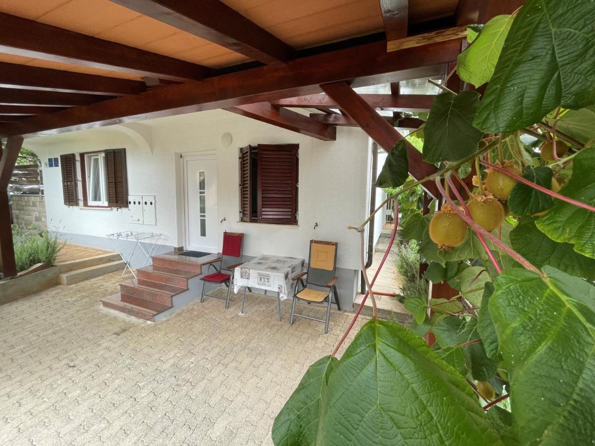 Iva Apartments Новиград Экстерьер фото