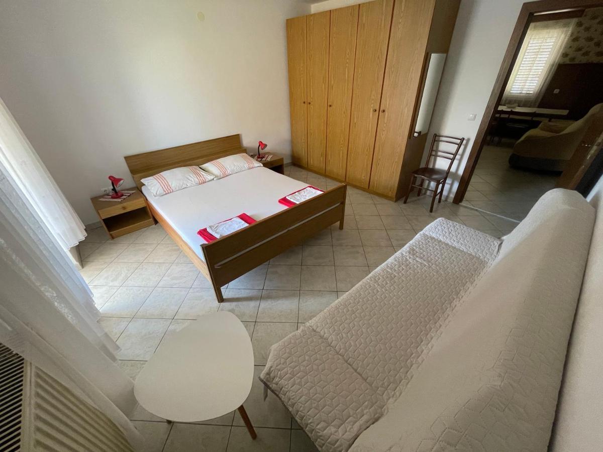 Iva Apartments Новиград Экстерьер фото